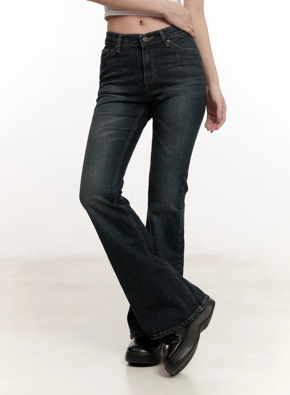 Claire Slim-Fit Flared Jeans CM507
