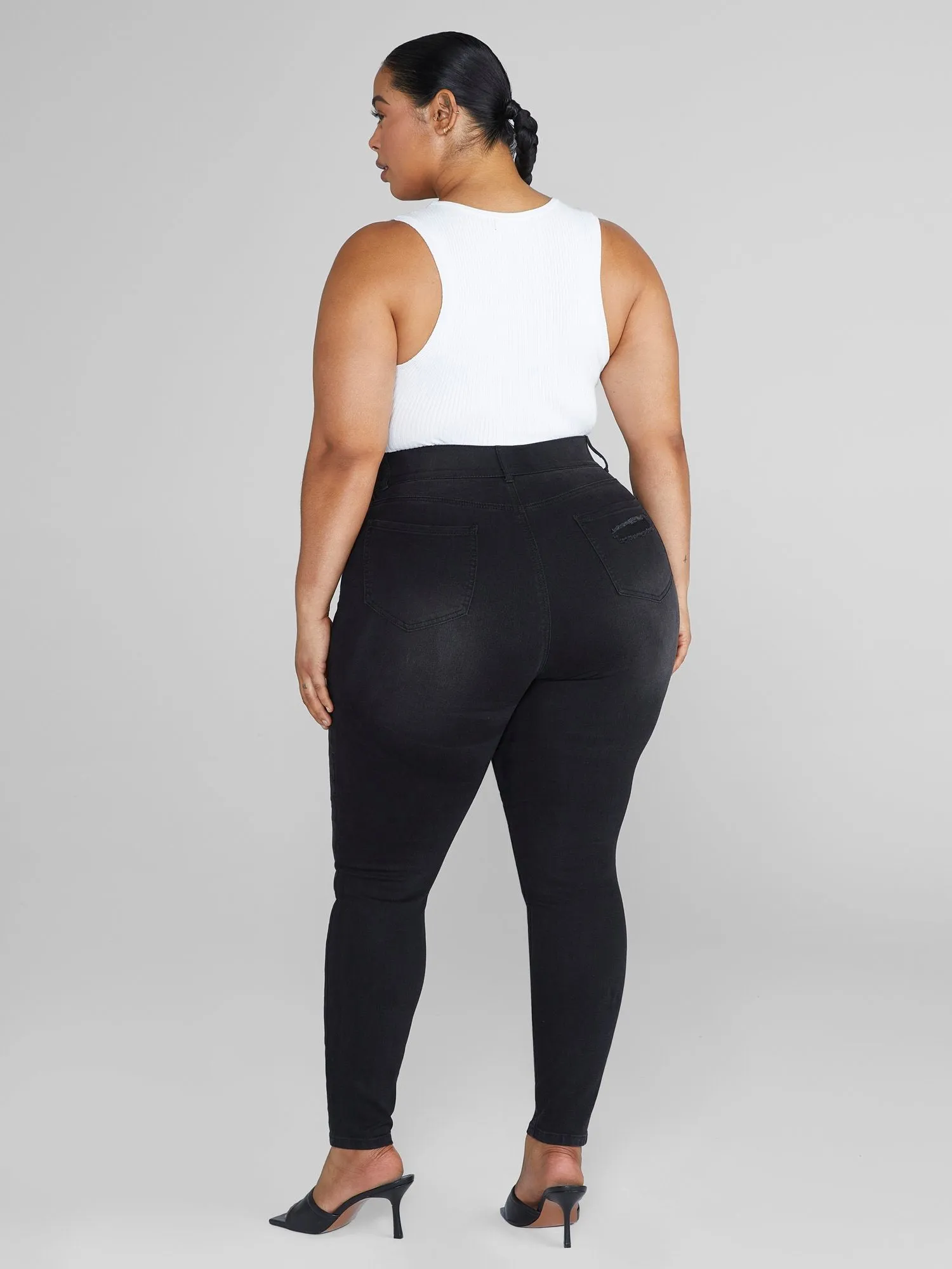 High Rise Curvy Fit Skinny Jeans in Black - Short Inseam