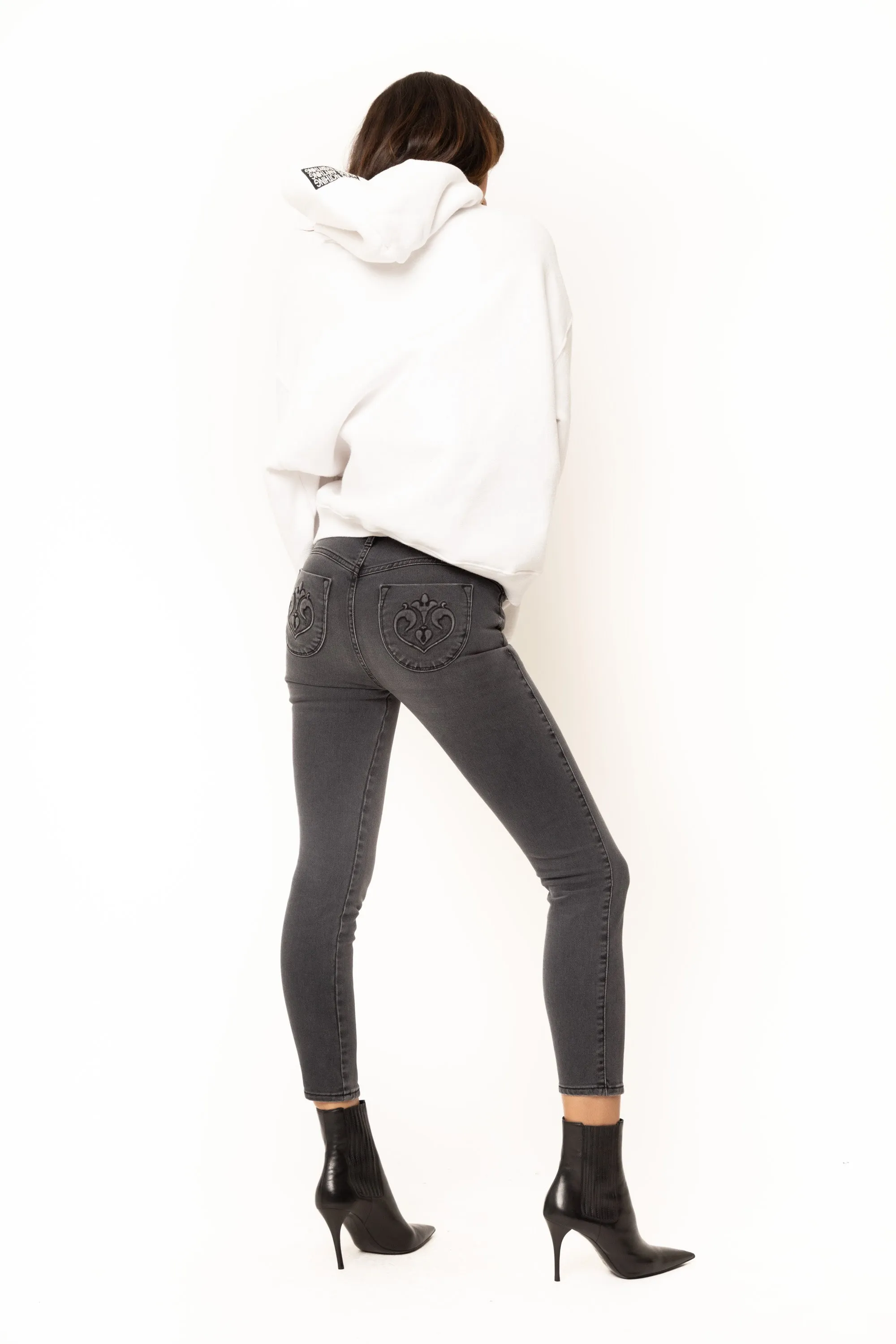 Lynette Skinny In Lovesick